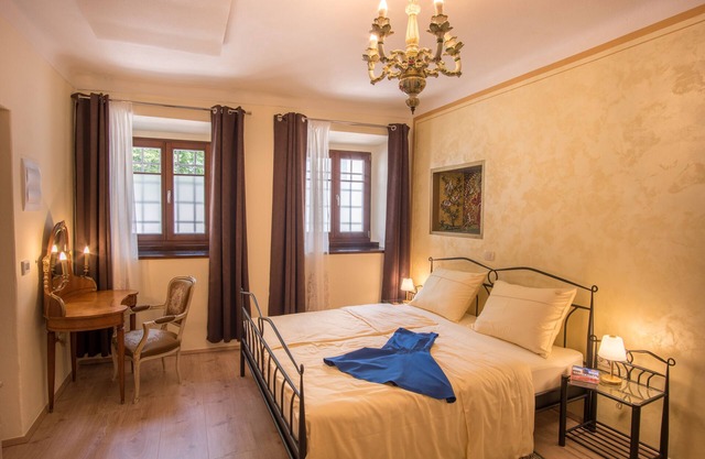 Romantic Superior Studio for 3 in the city of the sun