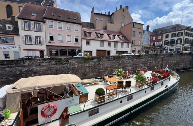 Romantic view on the channel - Les Rives du Château 2