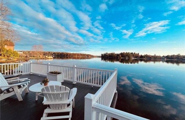 Romantic Waterfront Getaway with an optional MotorBoat