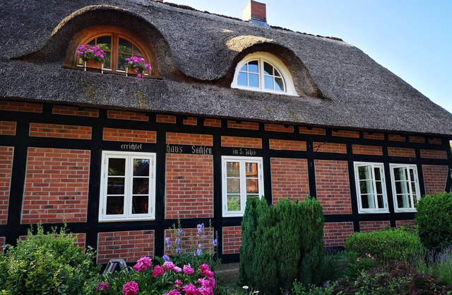 Romantische Reetgedeckte Bauernhaushälfte in Alt Rehse