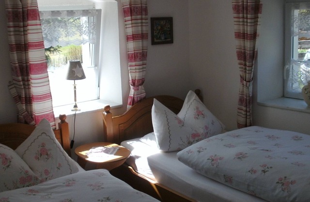 Romantisch gelegenes Ferienhaus mit Feuerstelle und Saunahaus