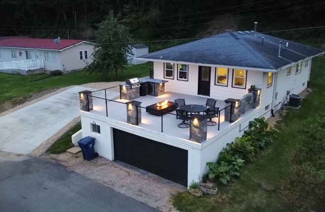 Roofscape Retreat, enjoy the patio life!