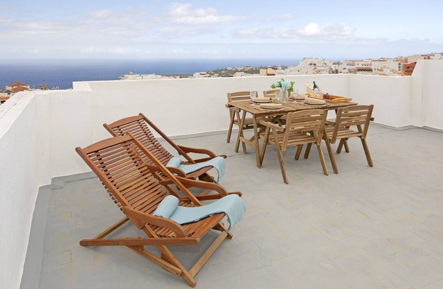 Rooftop View Escape/1 Min to Center/Fast Wi-Fi