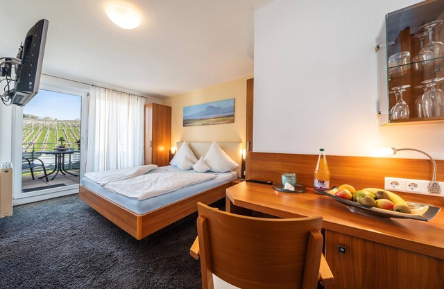 Room '207' with Shared Garden, Balcony and Wi-Fi