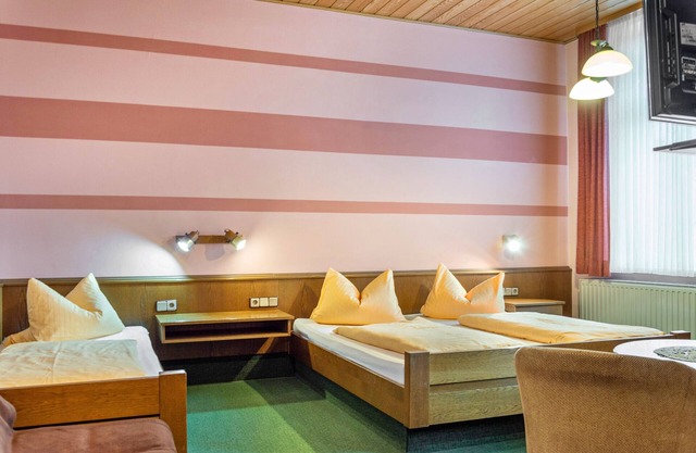 Room 6/3 - 4 bed with Wi-Fi