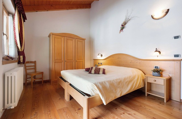 Room 'Camera Tripla N 5' with Mountain View, Shared Garden and Wi-Fi
