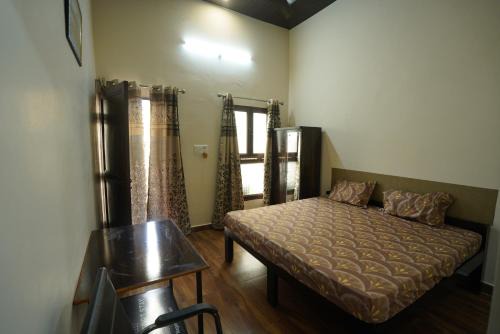 Room in Haldwani with private Kitchen & Bath