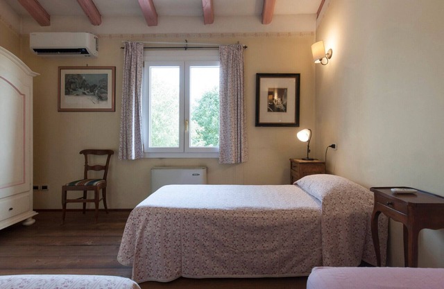 Room 'Rosa' with Shared Garden, Wi-Fi and Air Conditioning