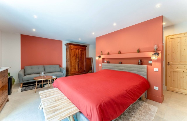 Room 'Sylviane' with Shared Terrace, Shared Garden, and Air Conditioning