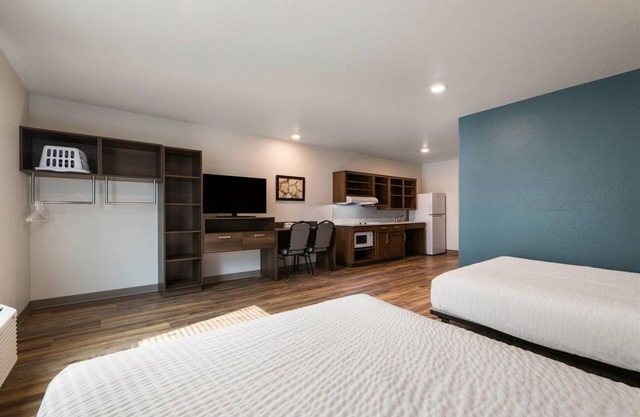 Room with Kitchen Near Cocoa Beach & Kennedy Space Center – Just 14 Miles Awa
