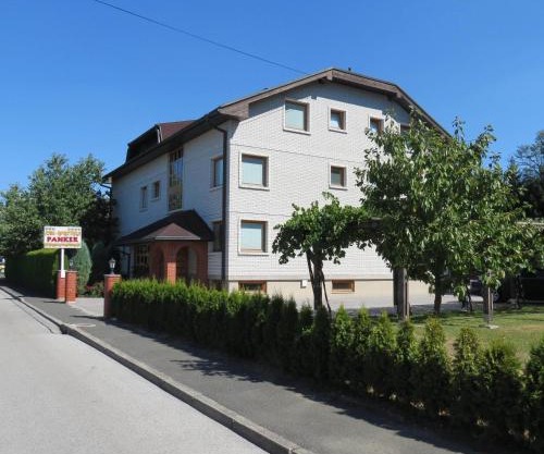 Rooms and Apartments Panker