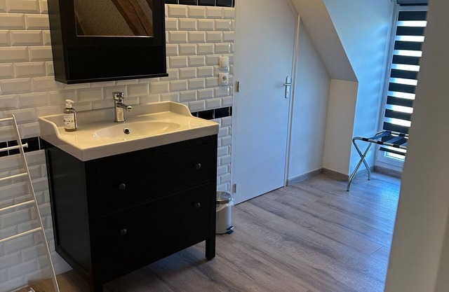 Rooms with breakfast and dining near Loire Castles