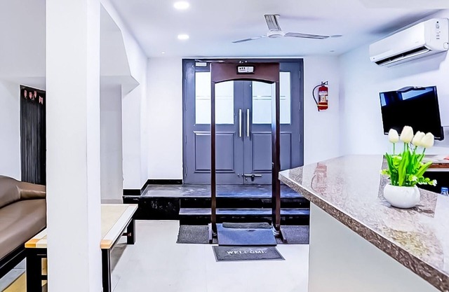 Roomshala 151 Shalimar Residency