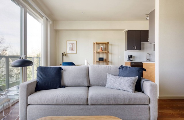 Roomy Redmond 1BR w/Gym, W/D & Courtyard, near buses, by Blueground