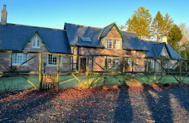 Rose Cottage - Charming Cottage in the Grounds of a Private Country House Estate