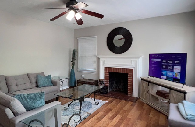Rose Hill Charmer - 2 bedroom 20 mins from FT Benning