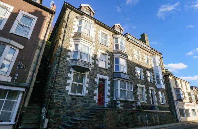 ROSE HILL, pet friendly, country holiday cottage in Barmouth