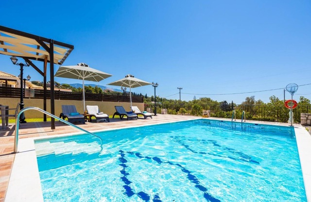 Rose Villa - Four Bedroom Villa, Sleeps 8