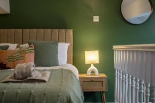 Rossendale 2 Bedroom House, Perfect For Contractors or Peaceful Family Getaways with Free Parking By Eason Stays