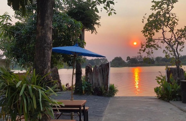 Ruen Thai Ban Rim Nam
