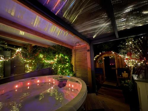 Ruime Villa met Hottub Sauna en Gamesroom