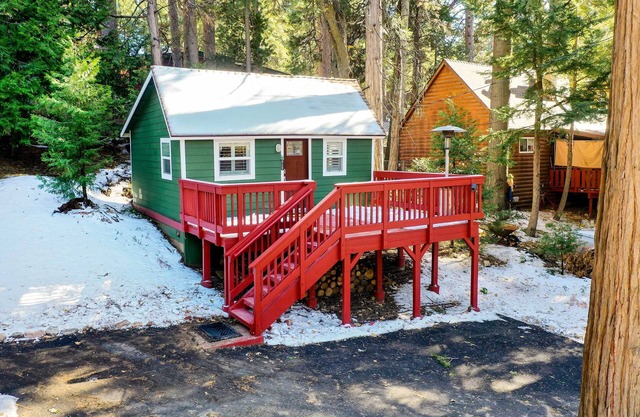 Running Springs Cabin w/Deck + Forest Views