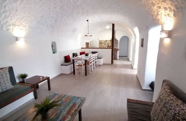 Rural accommodation Adonia Cave I and II