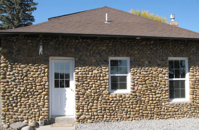 Rural Country Cottage With Mountain Cabin Atmosphere