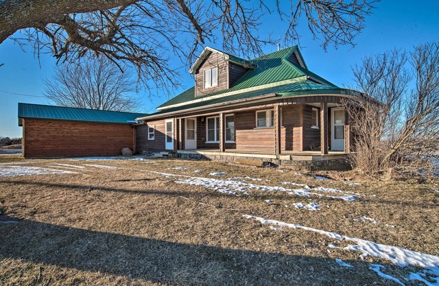 Rural Powersville Retreat w/Lake Access & Porch!
