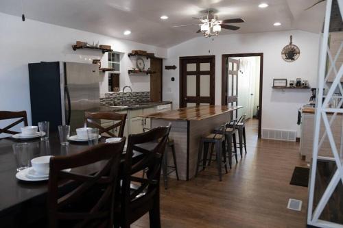 Rustic 2 bedroom Cabin 20 mins from Calamus Res.