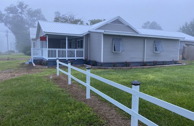 Rustic 4-Suite Home - 30 Mins from Albany GA