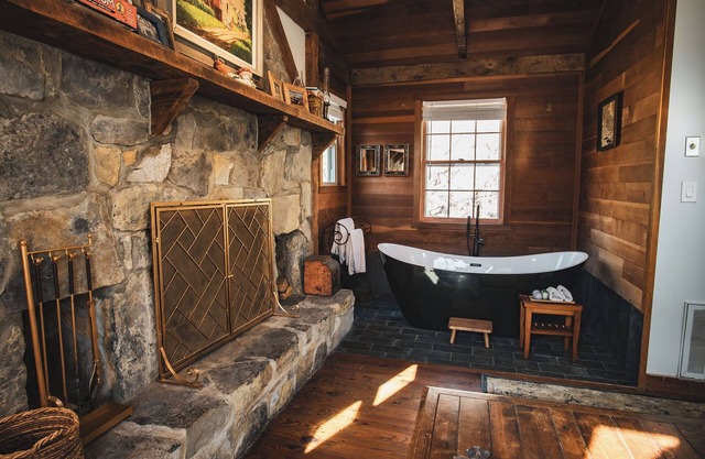 Rustic Cabin and 1849 Grist Mill Near the Blue Ridge Parkway I-81 I-64 205 Exit