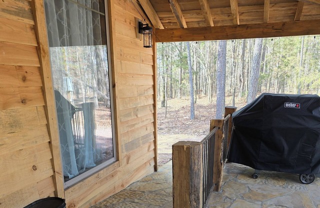 Rustic Comfort Cabins-Anglers Basin with Hot Tub