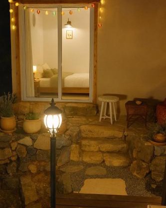 Rustic Galilee Cabin Perfect Winter Getaway