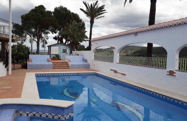 RUSTIC GUEST COTTAGE (NEXT TO XATIVA)