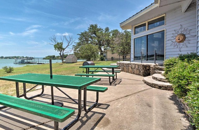 Rustic Lake Buchanan Hideaway with Game Room and Grill