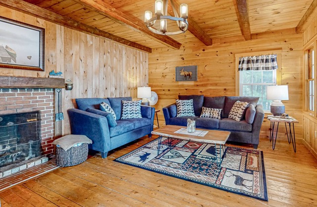 Rustic, lakefront cabin with floating dock, firepit & fireplace - dog-friendly