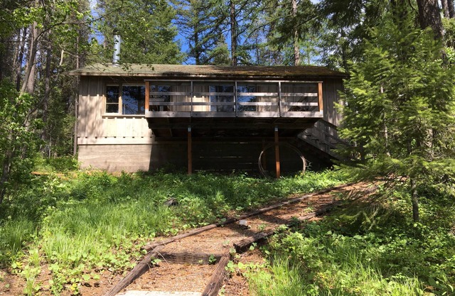 Rustic Lakeside Cabin- 3 miles from Glacier Park- get own beach & dock!