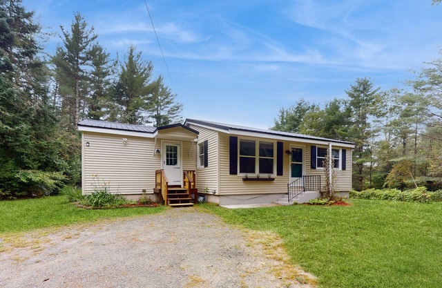 Rustic, peaceful dog friendly home with grill, WIFI and nature all around
