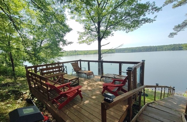 Ruth's waterfront cottage near Pembroke