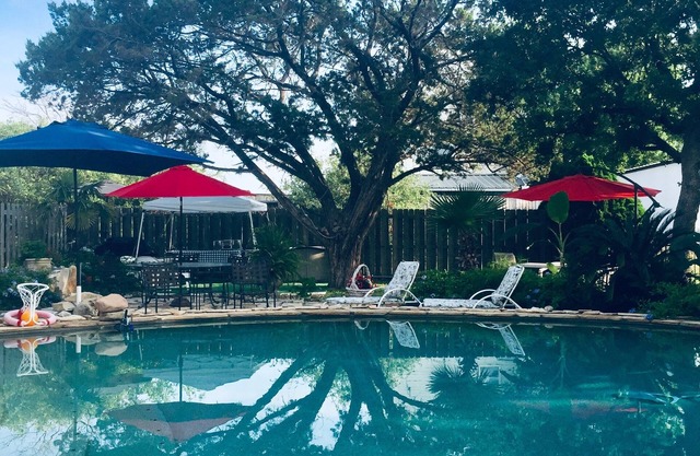 RV ,lake access , Swimming Pool & kayaks may be shared , Sleeps 4!