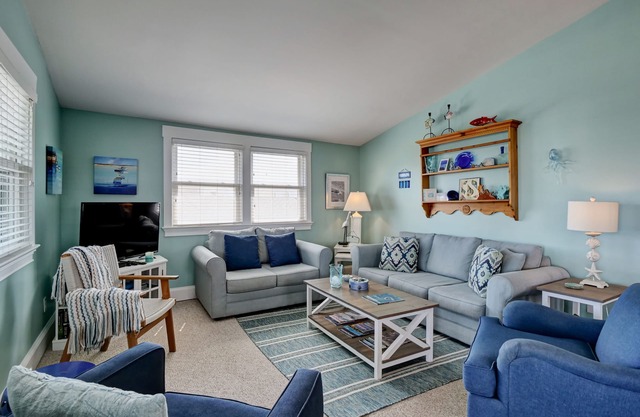 Ryan's Retreat - Retreat to this charming cottage at the coveted south end