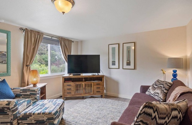 S5 - The Drop @ Surf Inn