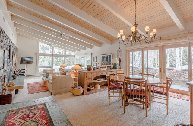 Saddle Rd Home 104 -Private Garage, Big Yard, Sun Valley Resort Amenities