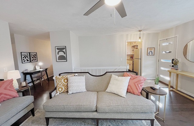 Safe 3BD/2BA Home! Walk to SG Park! Pet Friendly