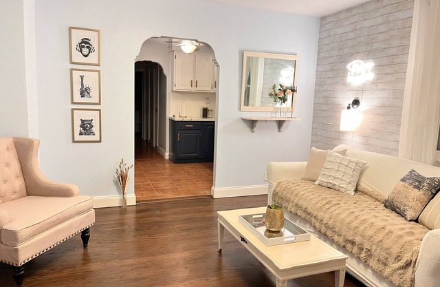 Safe Neighborhood w parking, Walking distance pubs & MetroNorth-30 mins to NYC