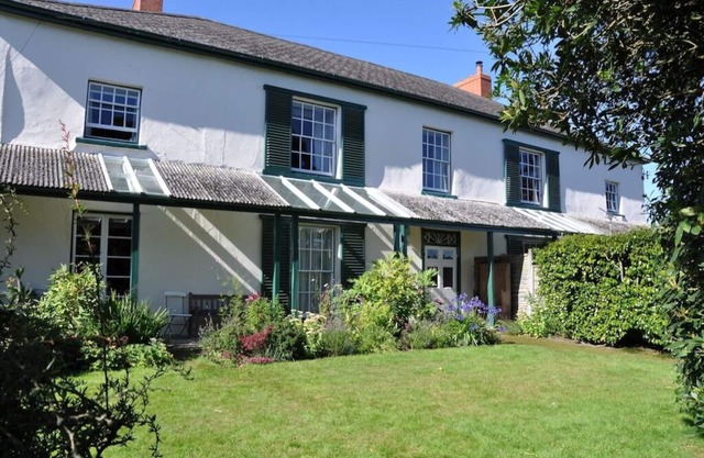 Sages - Regency country villa in heart of Dolton