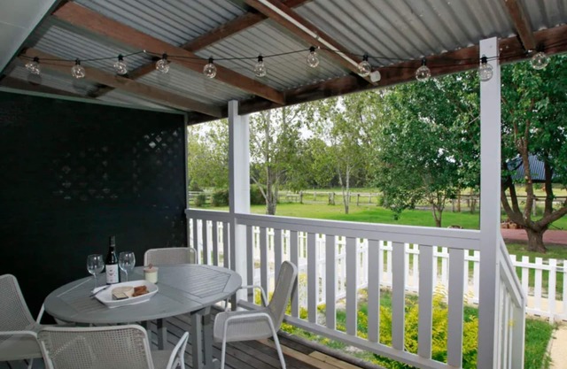 Sahara Trails 'Cabin 1' - WiFi, Air Conditioning, Horse Riding and much more !