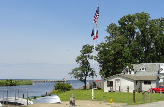 Salmon River Waterfront Cottage w/available 1/2 price boat slip