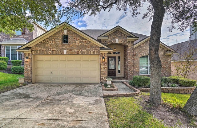 San Antonio Retreat w/Fireplace + Pool Access!